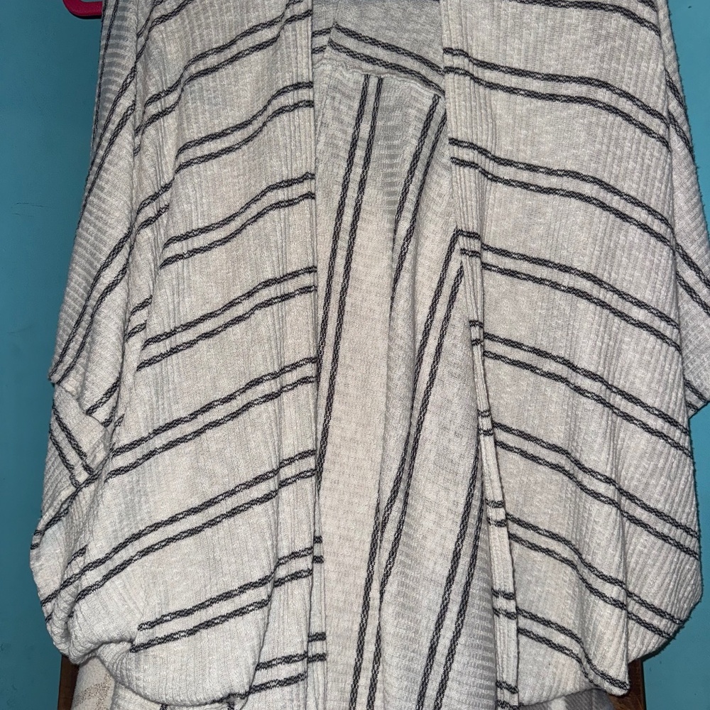 White and black striped short sleeve cardigan from the buckle